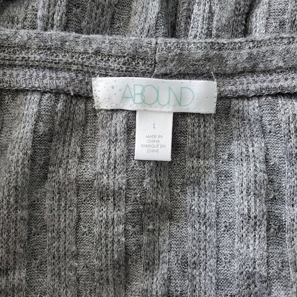 NWT Abound Gray Cropped Cardigan Sweater - Picture 3 of 4
